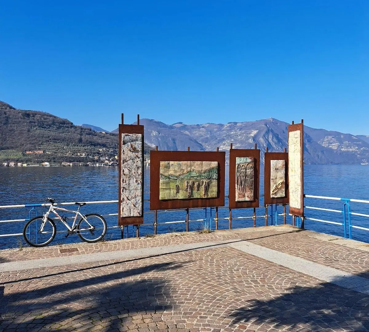 Lakely Nest Sale Marasino Italien